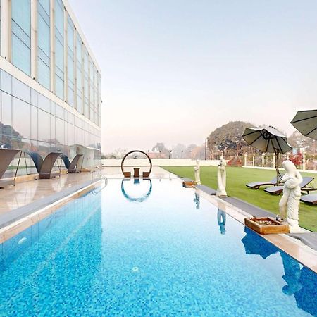 Radisson Hotel Bareilly Airport Экстерьер фото