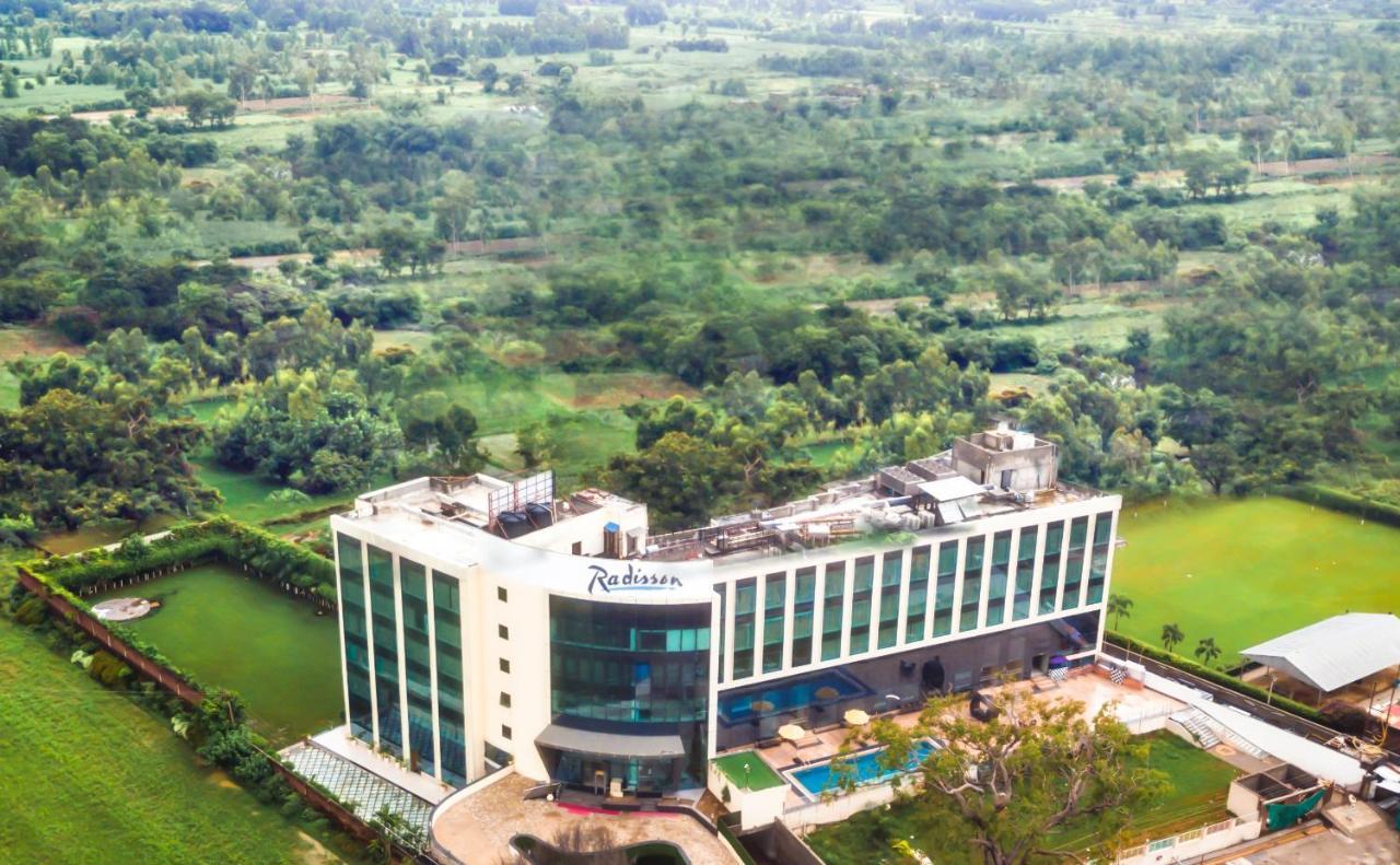 Radisson Hotel Bareilly Airport Экстерьер фото