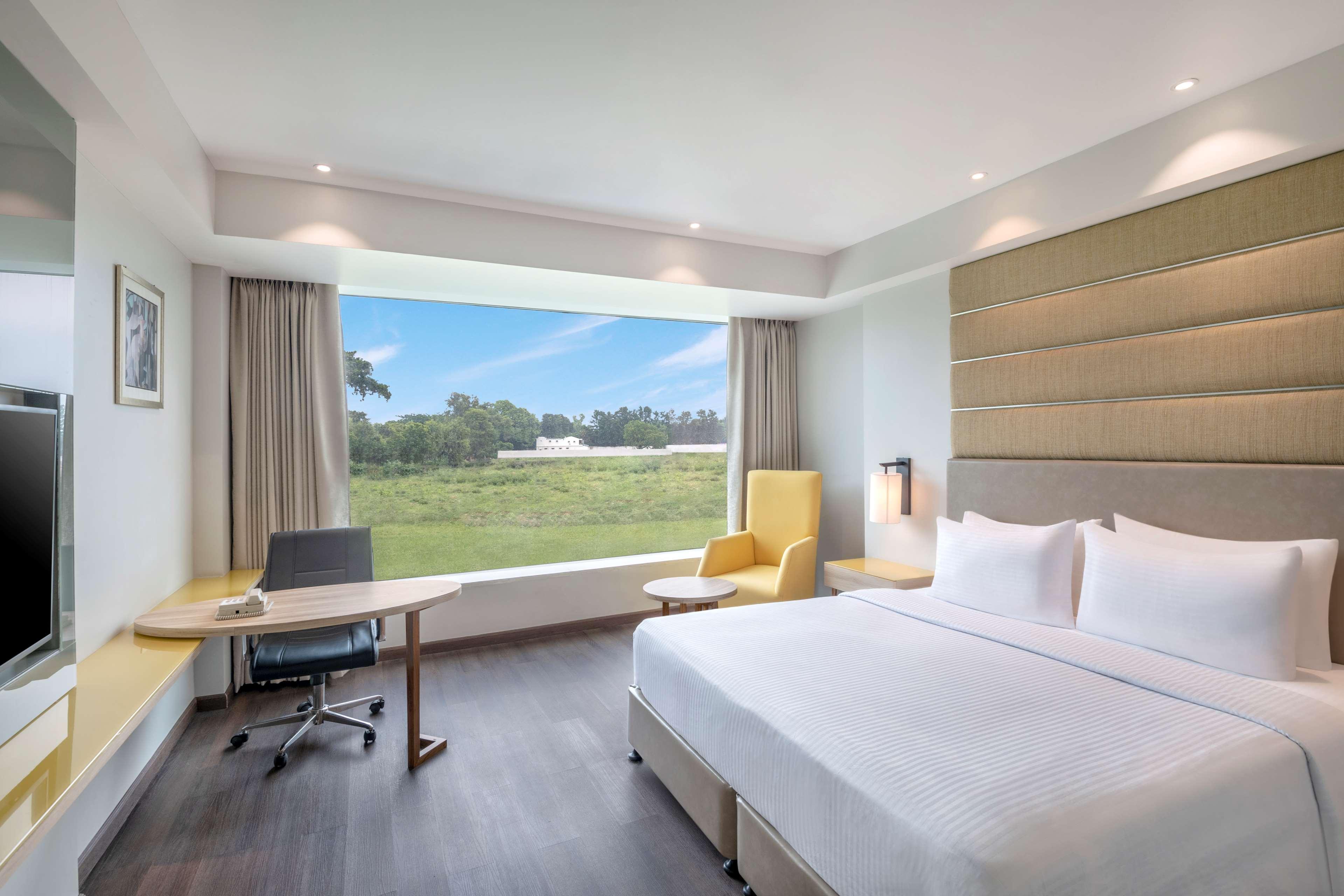 Radisson Hotel Bareilly Airport Экстерьер фото