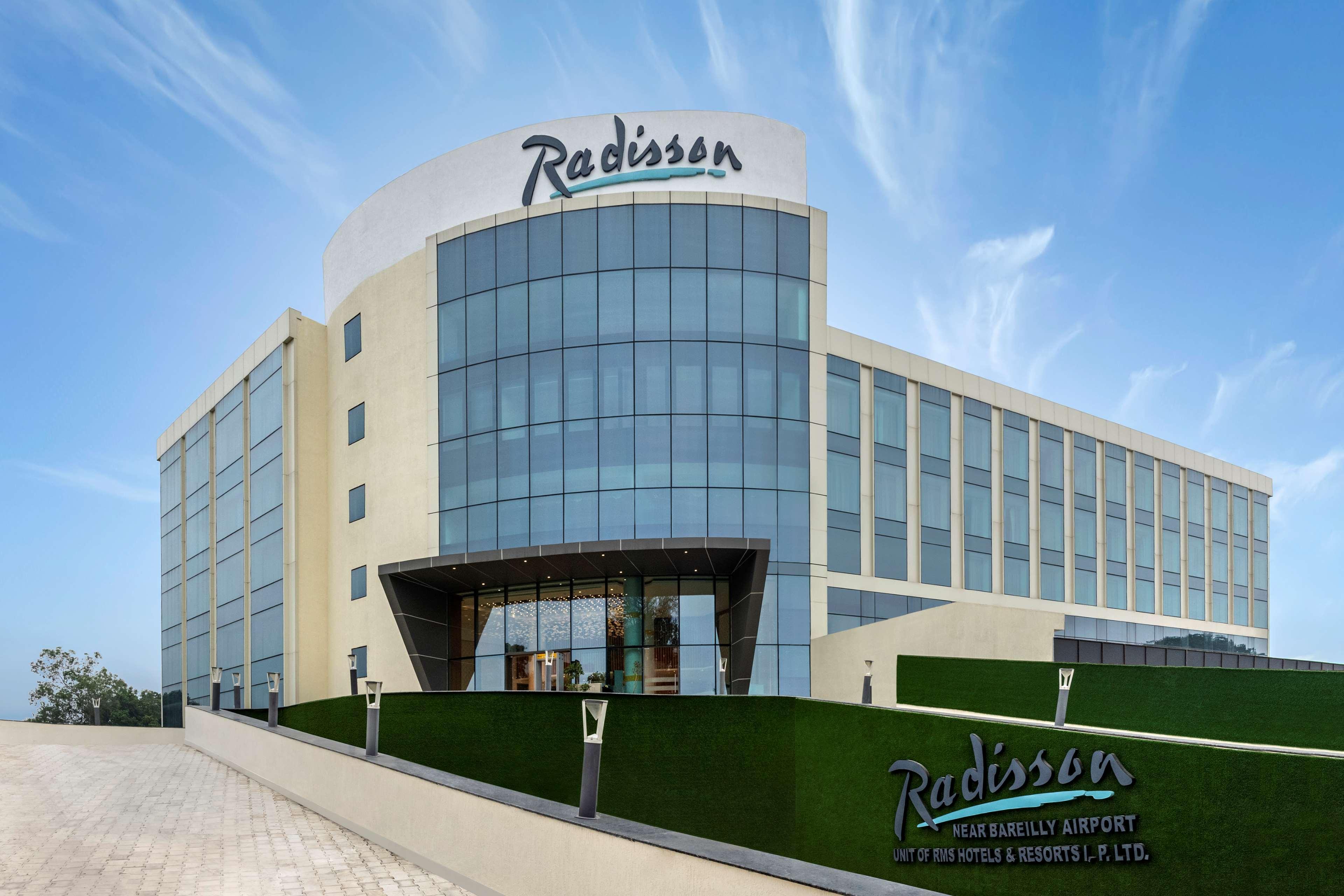 Radisson Hotel Bareilly Airport Экстерьер фото
