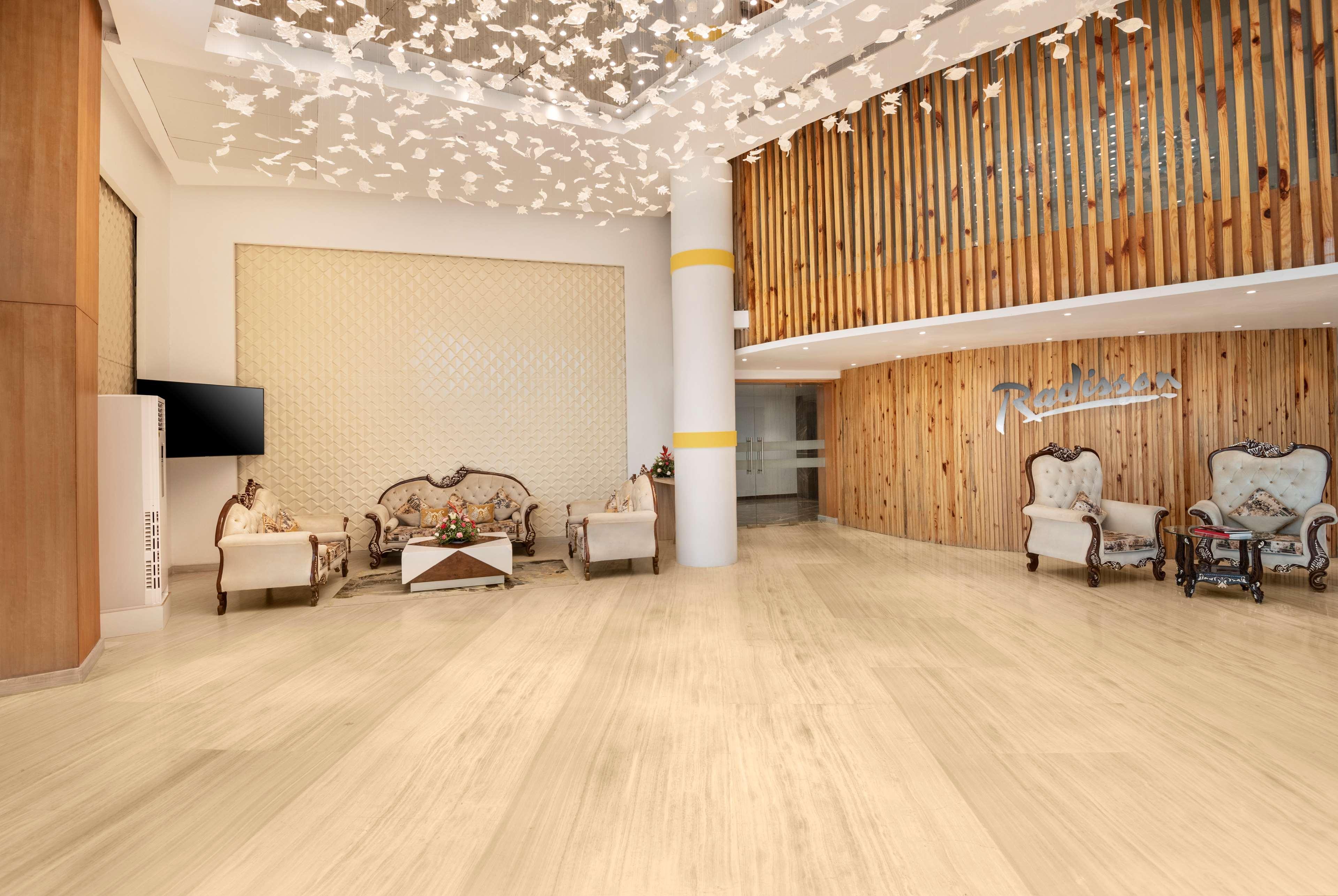 Radisson Hotel Bareilly Airport Экстерьер фото