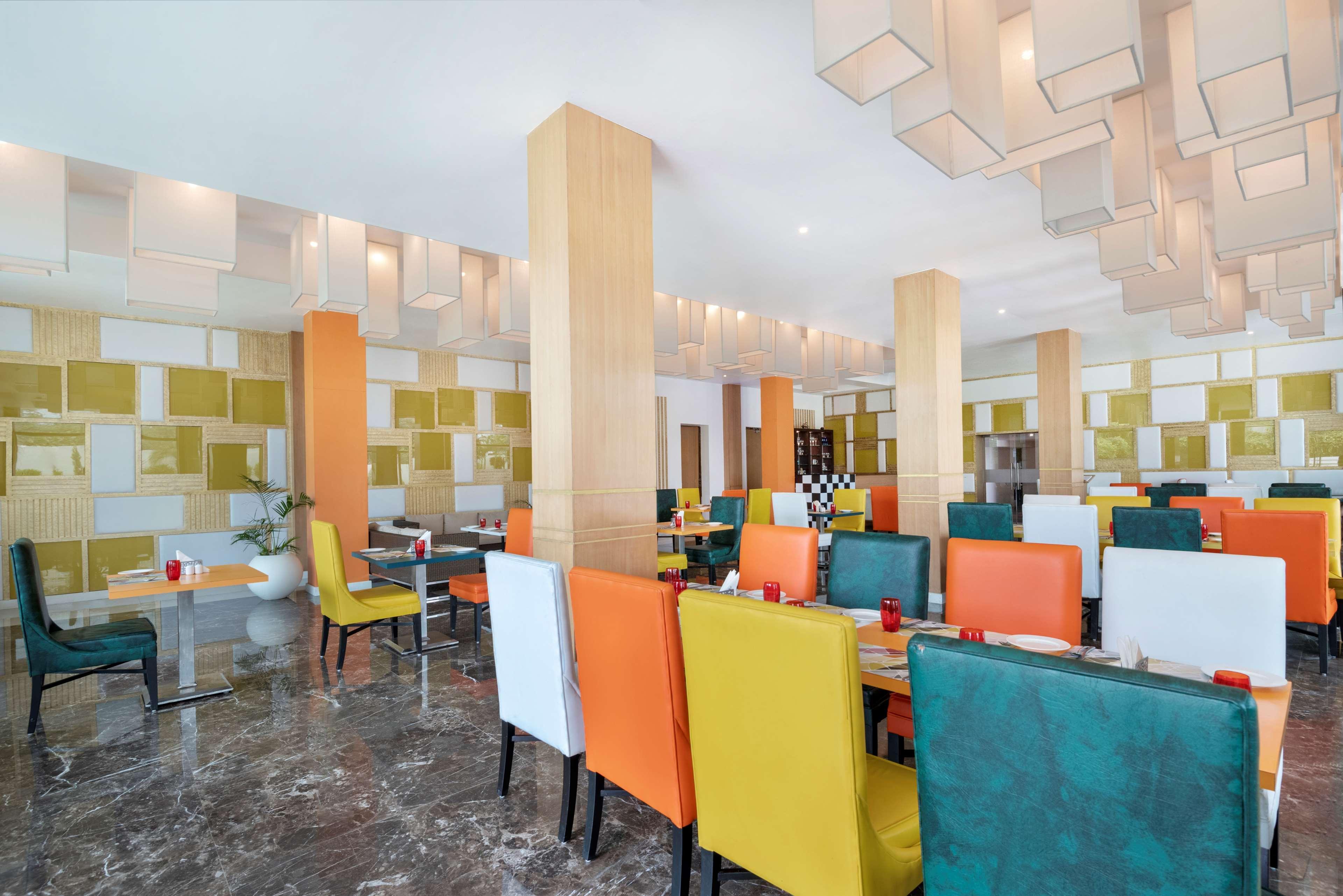 Radisson Hotel Bareilly Airport Экстерьер фото