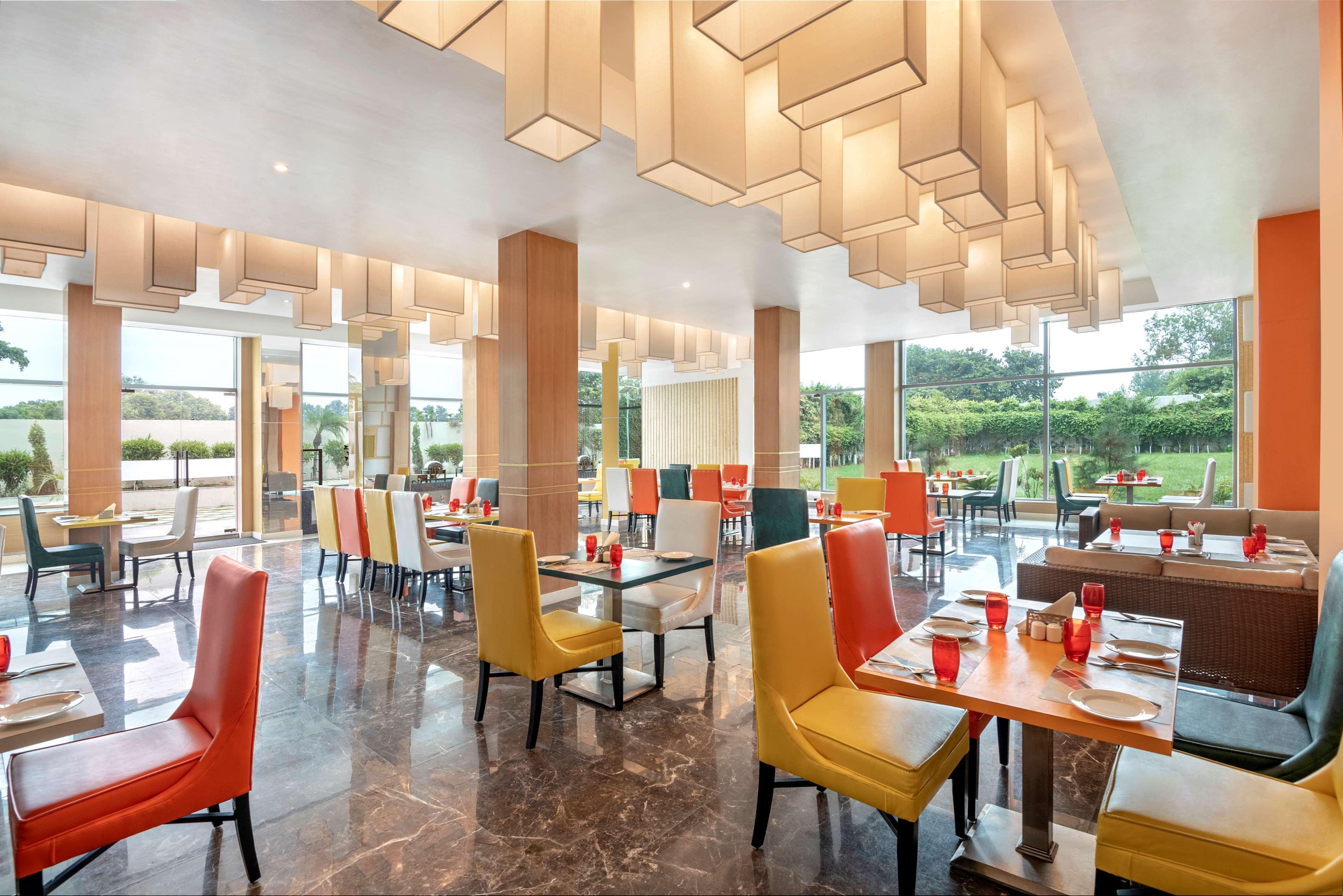 Radisson Hotel Bareilly Airport Экстерьер фото