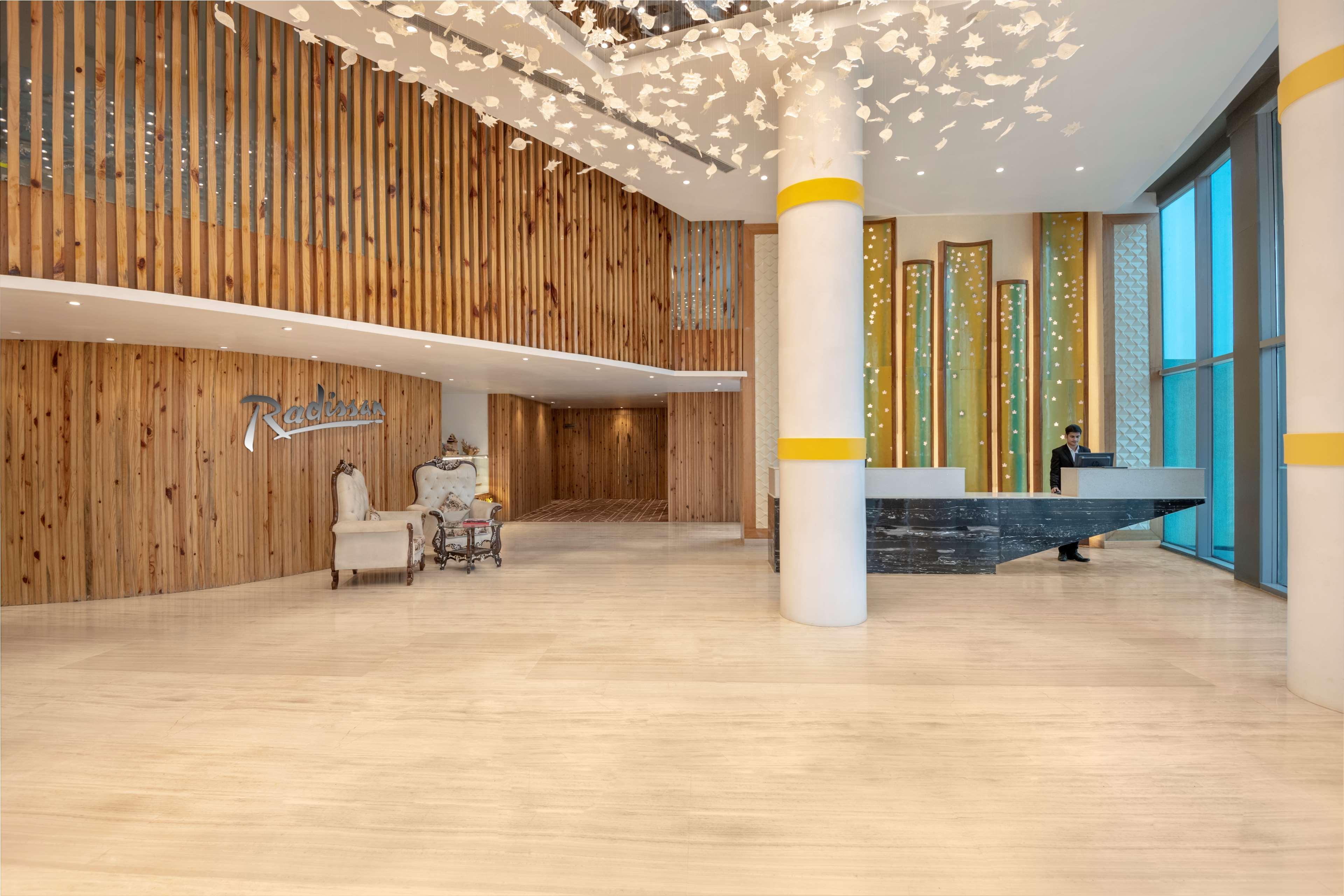 Radisson Hotel Bareilly Airport Экстерьер фото