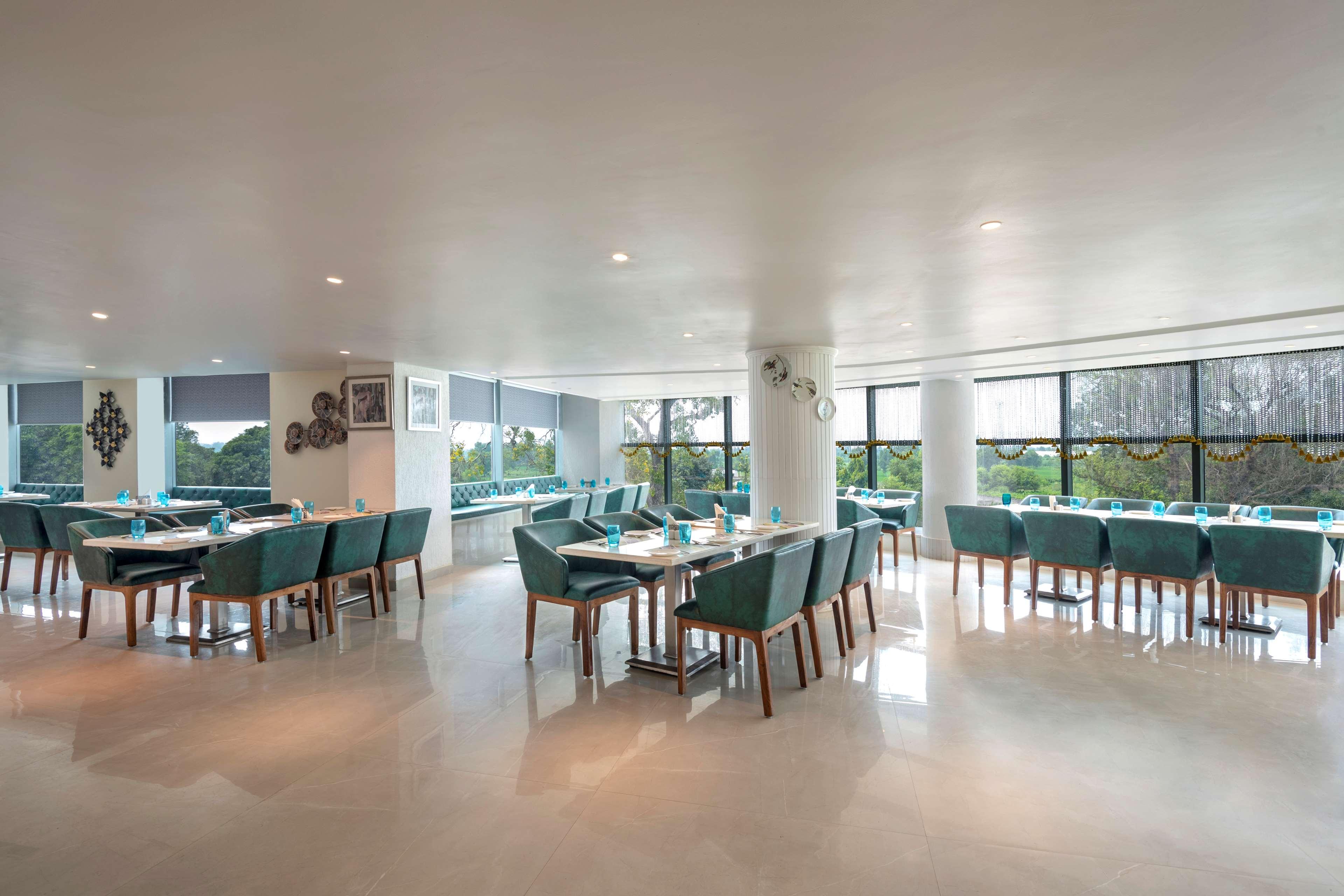 Radisson Hotel Bareilly Airport Экстерьер фото