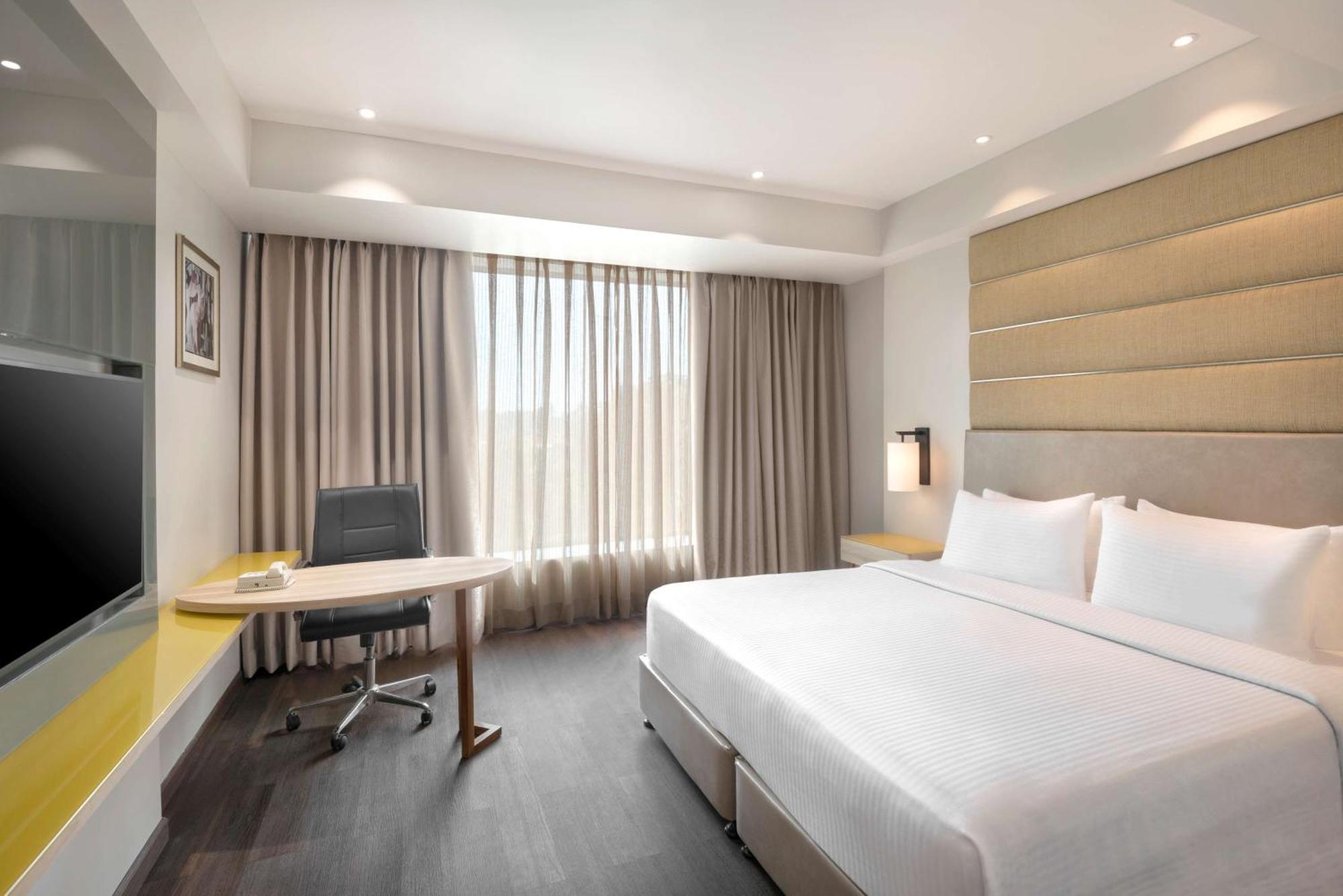 Radisson Hotel Bareilly Airport Экстерьер фото