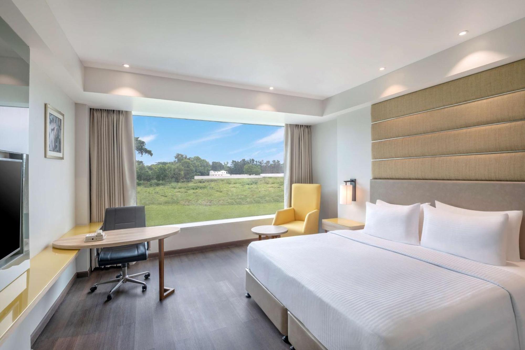 Radisson Hotel Bareilly Airport Экстерьер фото