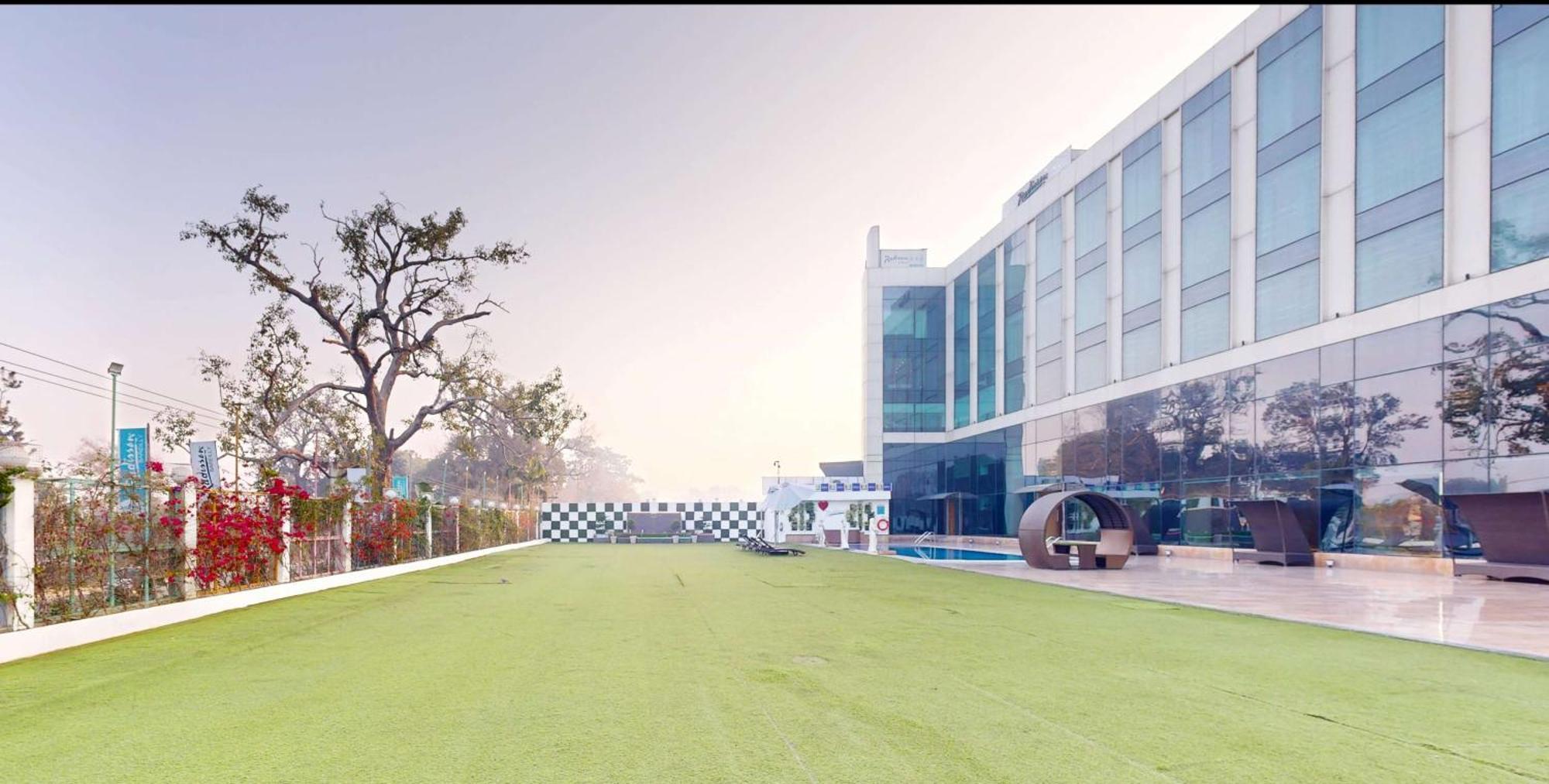 Radisson Hotel Bareilly Airport Экстерьер фото