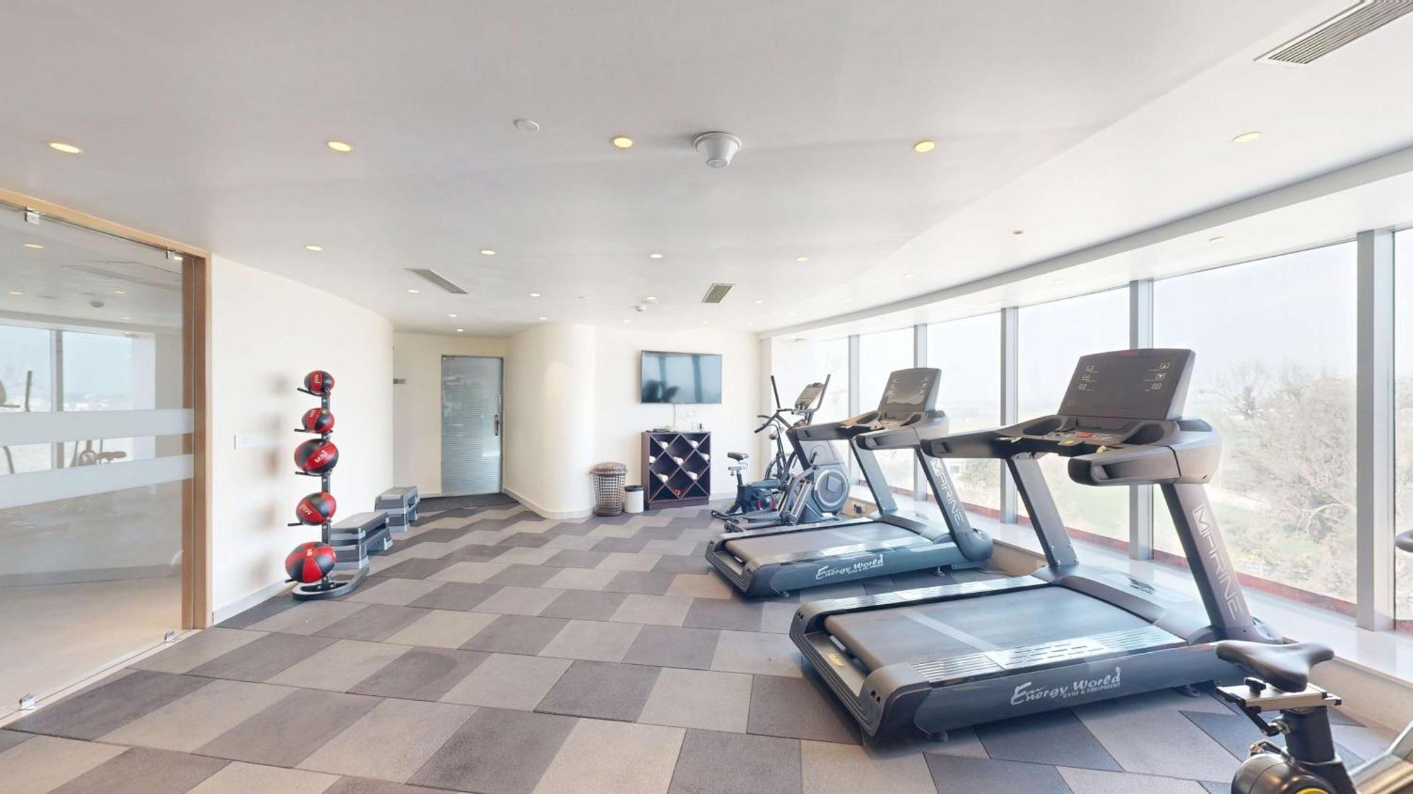 Radisson Hotel Bareilly Airport Экстерьер фото