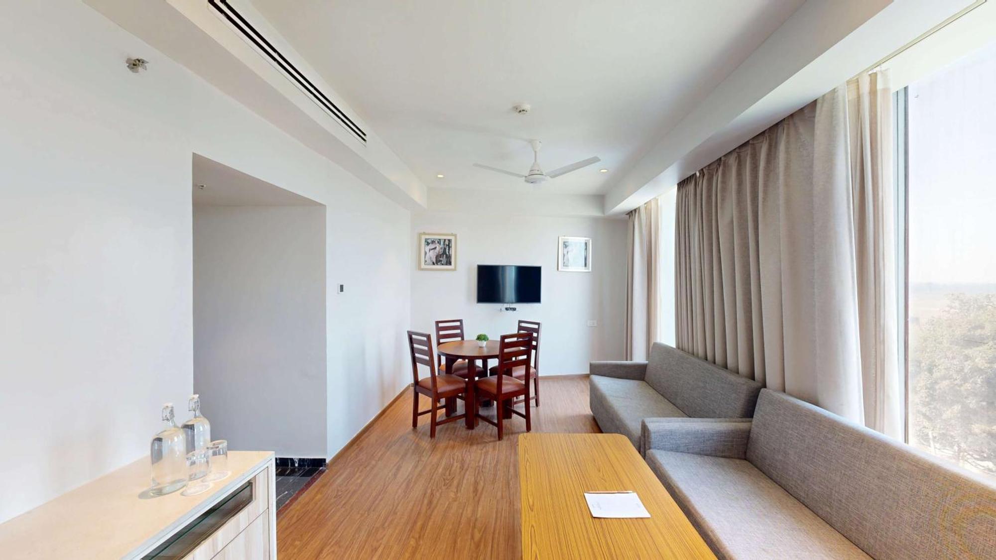 Radisson Hotel Bareilly Airport Экстерьер фото