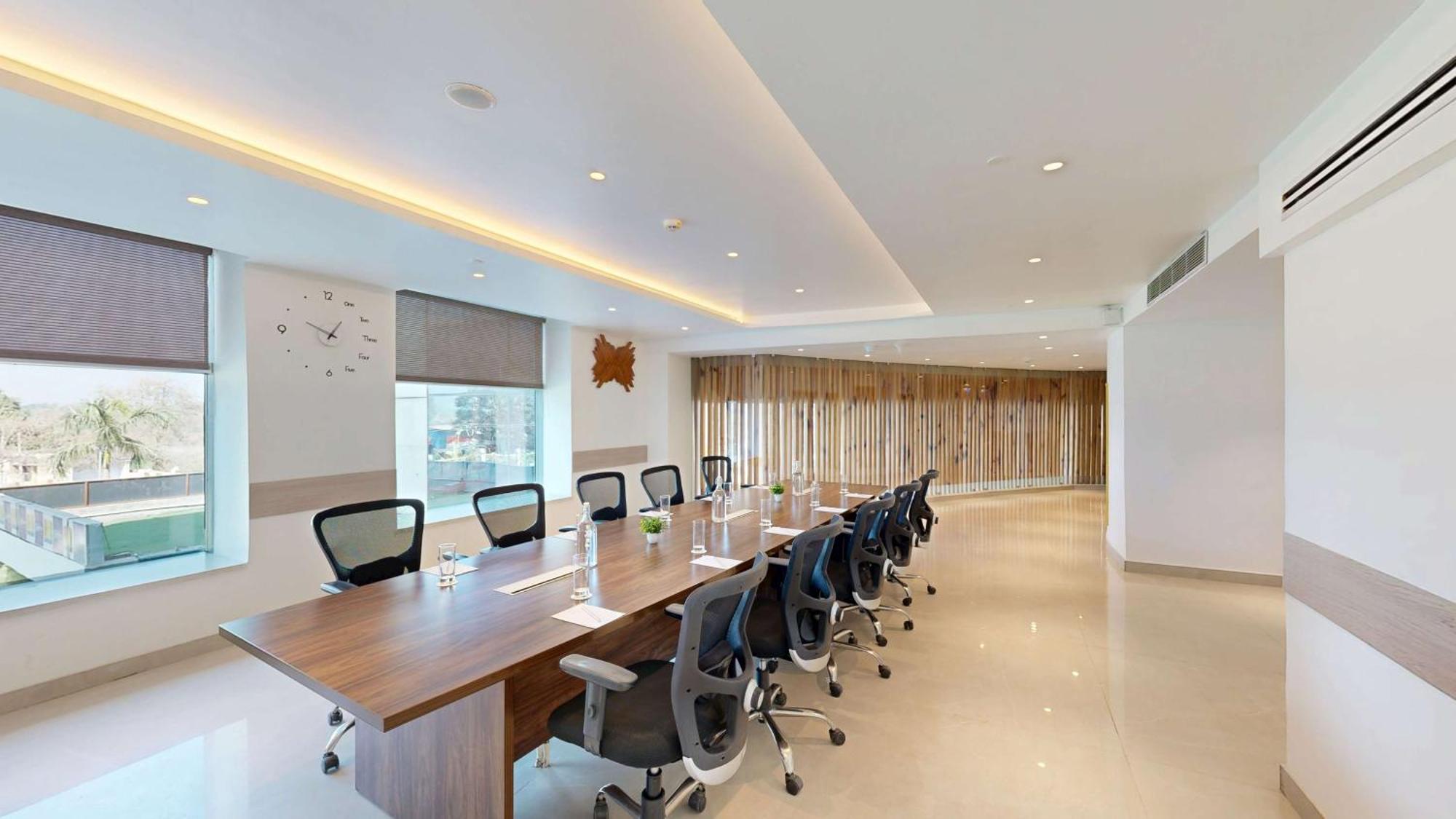 Radisson Hotel Bareilly Airport Экстерьер фото