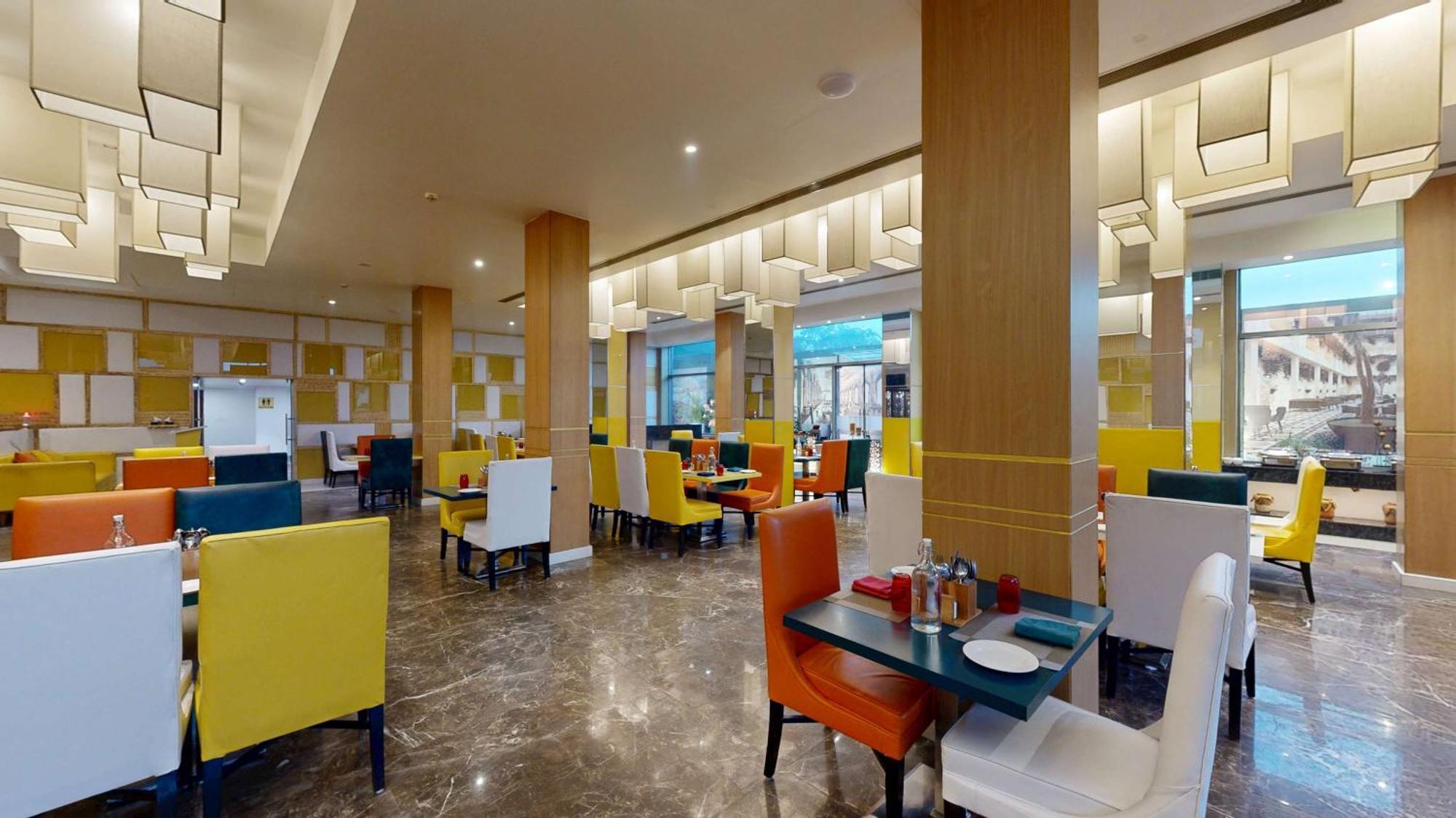 Radisson Hotel Bareilly Airport Экстерьер фото